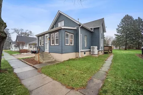 128 N Hadsall St N, Genoa, IL 60135