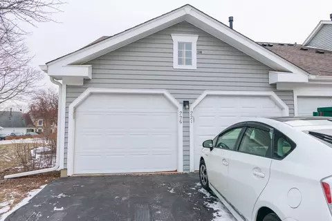 225 Thornapple Ct #225, Buffalo Grove, IL 60089