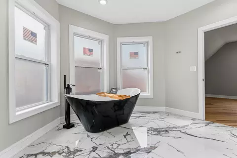 Entry Way - 9410 S Champlain Ave, Chicago, IL 60619 photo 4 of 4