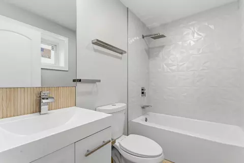Bath - 9410 S Champlain Ave, Chicago, IL 60619 photo 1 of 5