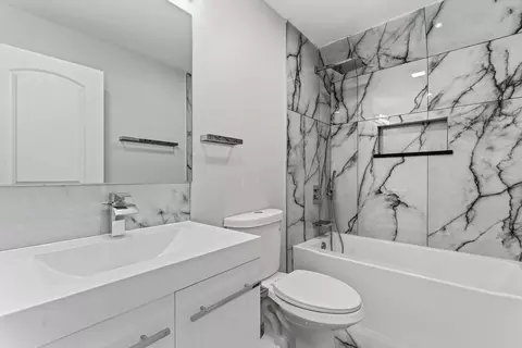 Bath - 9410 S Champlain Ave, Chicago, IL 60619 photo 4 of 5