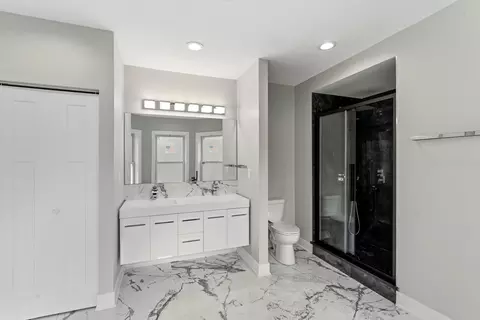 Bath - 9410 S Champlain Ave, Chicago, IL 60619 photo 5 of 5