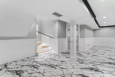 Entry Way - 9410 S Champlain Ave, Chicago, IL 60619 photo 2 of 4