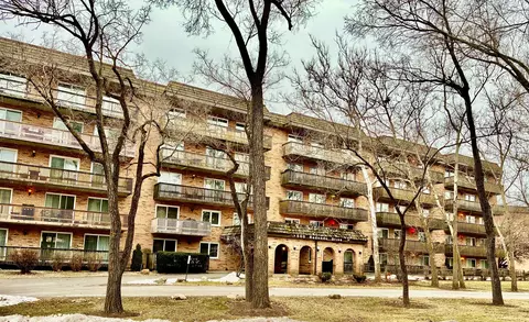 500 Redondo Dr #309, Downers Grove, IL 60516