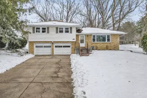 612 Russell Rd, Dekalb, IL 60115