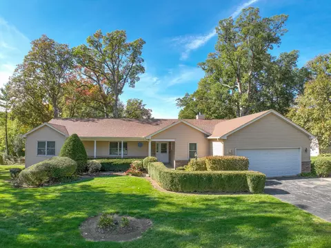 2 S724 Oakwood Ter, Elburn, IL 60119