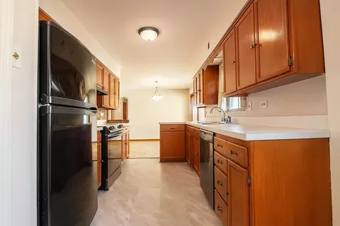 Kitchen - 15547 Drexel Ave, Dolton, IL 60419 photo 3 of 3