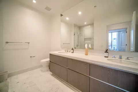 Bath - 363 E Wacker Dr #2706, Chicago, IL 60601 photo 3 of 4