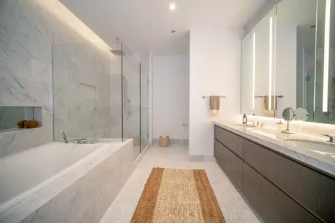 Bath - 363 E Wacker Dr #2706, Chicago, IL 60601 photo 1 of 4