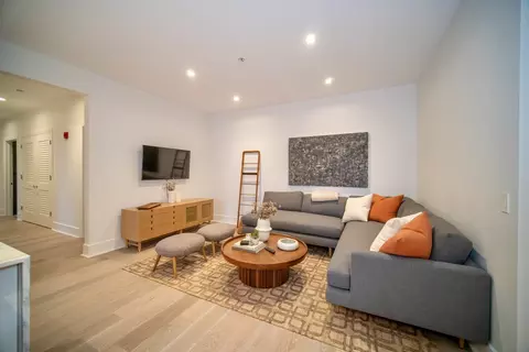 Living - 363 E Wacker Dr #2706, Chicago, IL 60601 photo 2 of 4