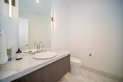 Bath - 363 E Wacker Dr #2706, Chicago, IL 60601 photo 4 of 4