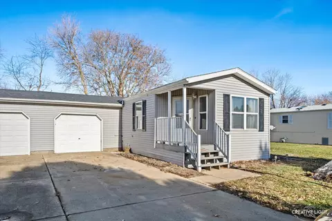 120 B Cardinal Ln, Sandwich, IL 60548