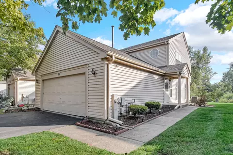 55 King Dr, Streamwood, IL 60107