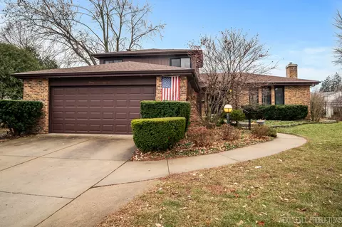 2757 Karen Ln, Glenview, IL 60025