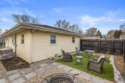 Exterior - 800 Juniper Dr, Rantoul, IL 61866 photo 2 of 7