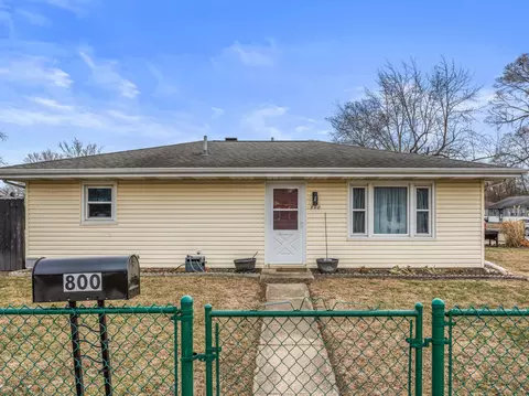 Exterior - 800 Juniper Dr, Rantoul, IL 61866 photo 4 of 7