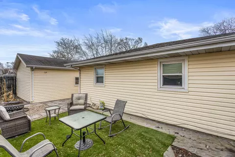 Exterior - 800 Juniper Dr, Rantoul, IL 61866 photo 3 of 7