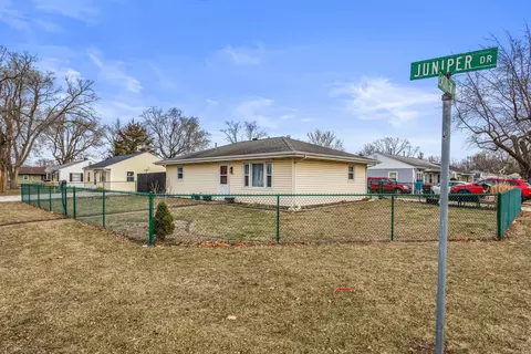 Exterior - 800 Juniper Dr, Rantoul, IL 61866 photo 6 of 7