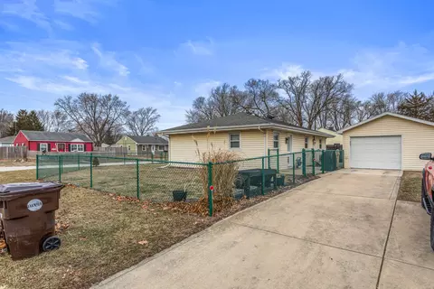 Exterior - 800 Juniper Dr, Rantoul, IL 61866 photo 1 of 7