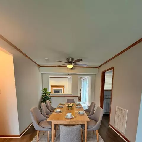 Dining - 674 E Algonquin Rd, Des Plaines, IL 60016 photo 1 of 1