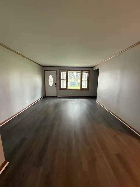 Living - 674 E Algonquin Rd, Des Plaines, IL 60016 photo 2 of 4