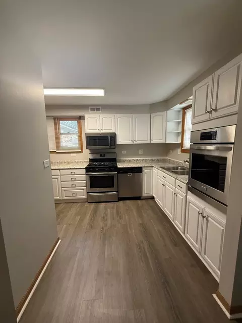 Kitchen - 674 E Algonquin Rd, Des Plaines, IL 60016 photo 2 of 2