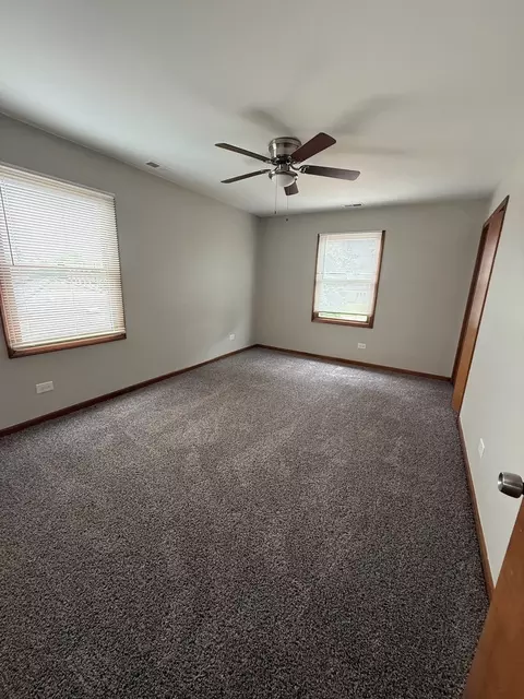 Bedroom - 674 E Algonquin Rd, Des Plaines, IL 60016 photo 3 of 5