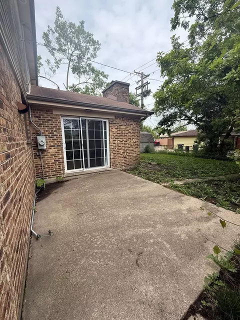 Exterior - 674 E Algonquin Rd, Des Plaines, IL 60016 photo 2 of 3