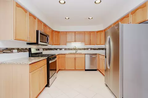 Kitchen - 1685 Mill St #605, Des Plaines, IL 60016 photo 1 of 4