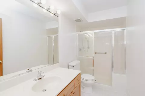 Bath - 1685 Mill St #605, Des Plaines, IL 60016 photo 2 of 2