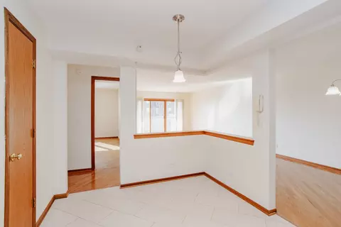 Living - 1685 Mill St #605, Des Plaines, IL 60016 photo 4 of 4
