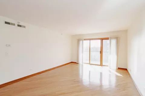 Living - 1685 Mill St #605, Des Plaines, IL 60016 photo 1 of 4