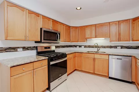 Kitchen - 1685 Mill St #605, Des Plaines, IL 60016 photo 3 of 4