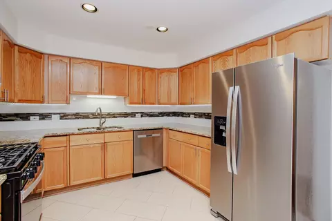 Kitchen - 1685 Mill St #605, Des Plaines, IL 60016 photo 4 of 4