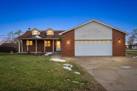 4 Junior Dr, Sandwich, IL 60548