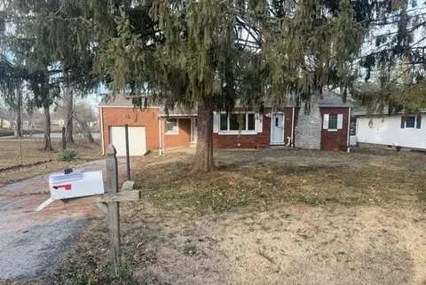 425 S 47th St, Belleville, IL 62226