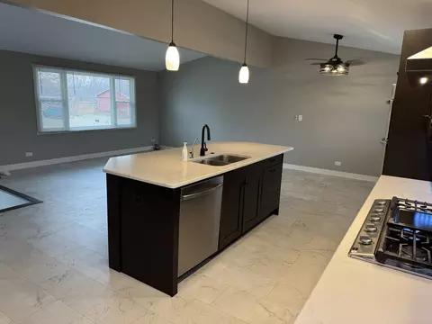 110 Hickory Ln, Morris, IL 60450 photo 4