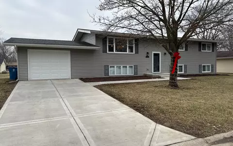 110 Hickory Ln, Morris, IL 60450