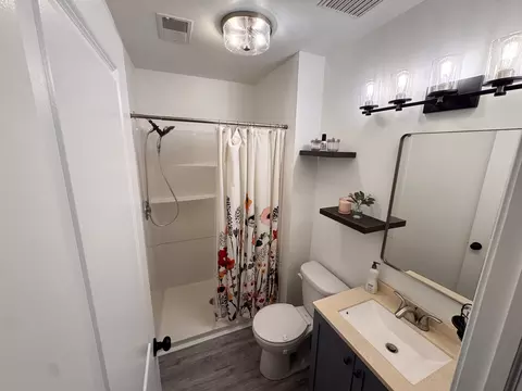 Bath - 450 E Park Ave, Elmhurst, IL 60126 photo 2 of 2