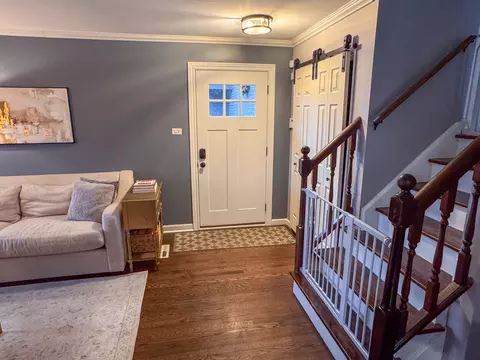 Entry Way - 450 E Park Ave, Elmhurst, IL 60126 photo 1 of 4