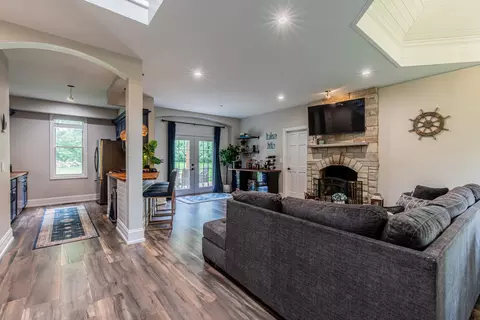 Living - 8 Birch Dr, Putnam, IL 61560 photo 3 of 3