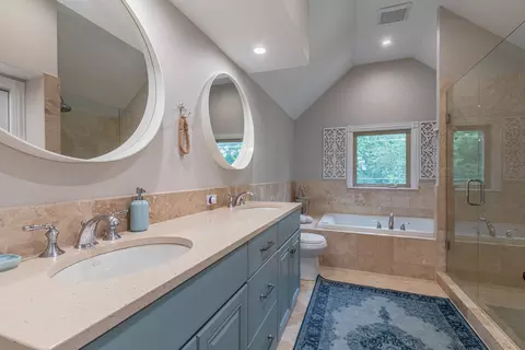 Bath - 8 Birch Dr, Putnam, IL 61560 photo 4 of 4