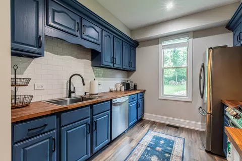 Kitchen - 8 Birch Dr, Putnam, IL 61560 photo 2 of 3