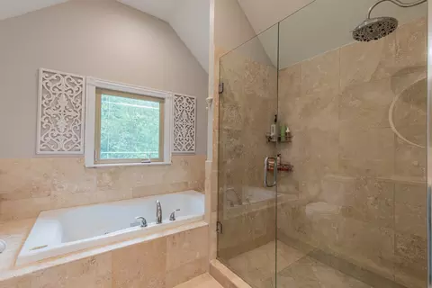 Bath - 8 Birch Dr, Putnam, IL 61560 photo 3 of 4