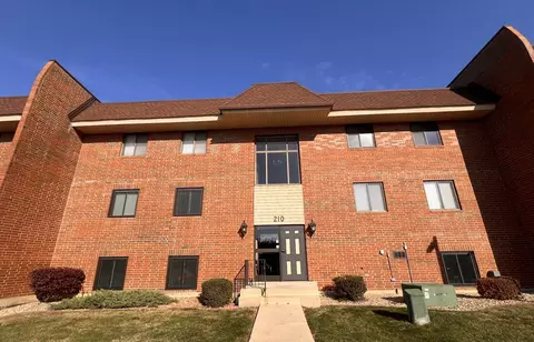 210 E Fountainview Ln #1A, Lombard, IL 60148