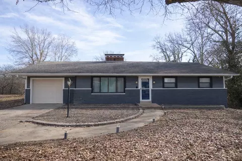 907 Dina Ave, Collinsville, IL 62234