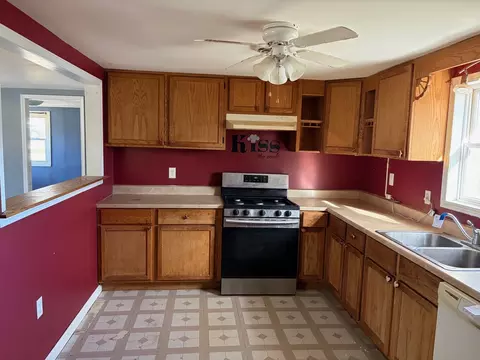 Kitchen - 3543 William St, Steger, IL 60475 photo 3 of 3