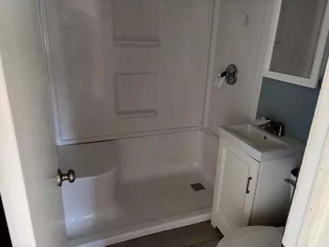 Bath - 3543 William St, Steger, IL 60475 photo 1 of 1