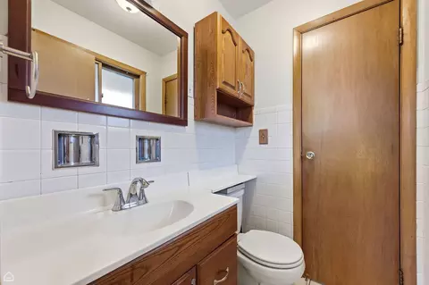 Bath - 110 Westmere Rd, Des Plaines, IL 60016 photo 2 of 2