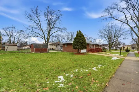 Exterior - 110 Westmere Rd, Des Plaines, IL 60016 photo 2 of 3